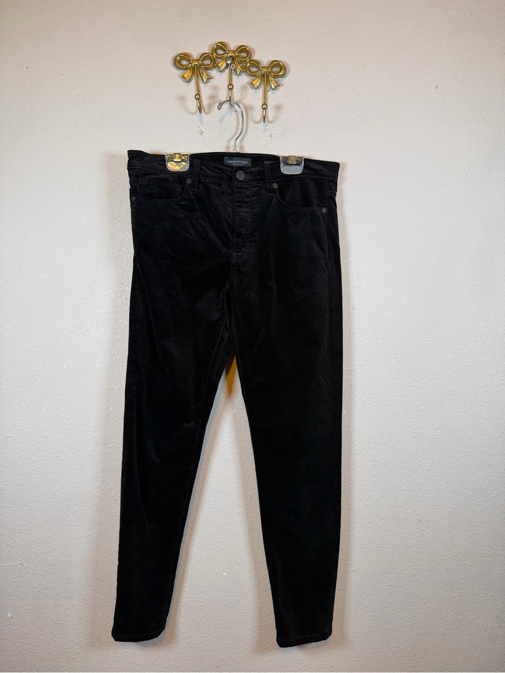 Banana Republic Black Velvet High Rise Skinny Jeans. Size 28
